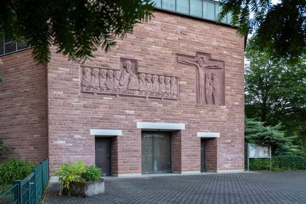 Quelle: Kath. Stadtkirche / Gülay Keskin Die katholische Kirche St. Johannes, wo wir monatlich ökumenisch Gottesdienst feiern