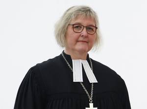 Quelle: www.ekiba.de Landesbischöfin Heike Springhart im Talar