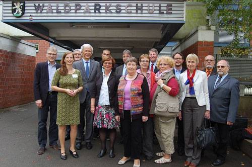 Quelle: ekihd Gruppenfoto vor der Waldparkschule